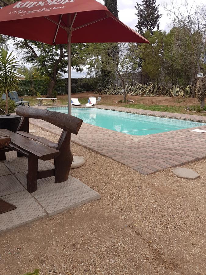 Oasis Shanti Backpackers Oudtshoorn Esterno foto