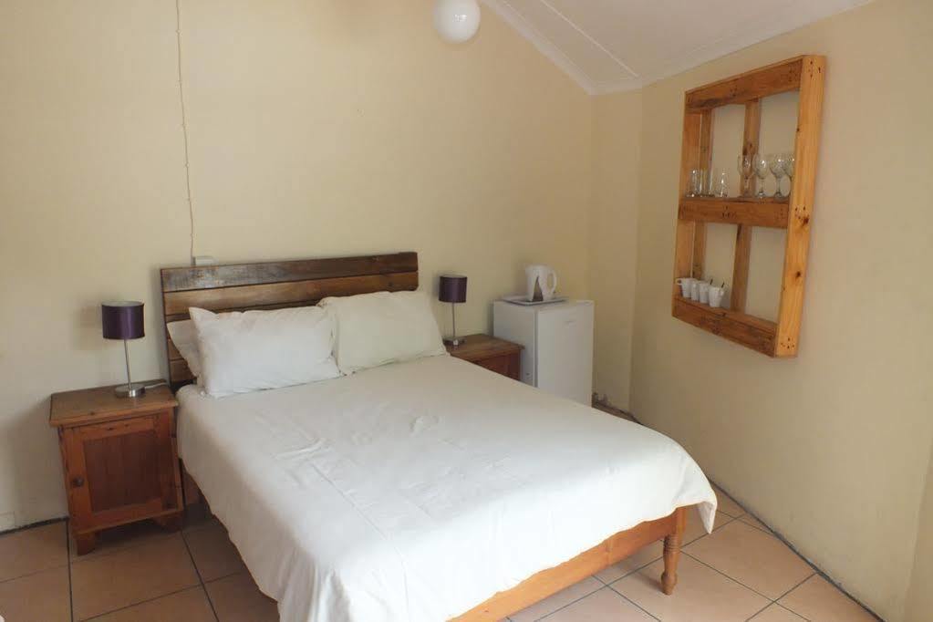 Oasis Shanti Backpackers Oudtshoorn Esterno foto